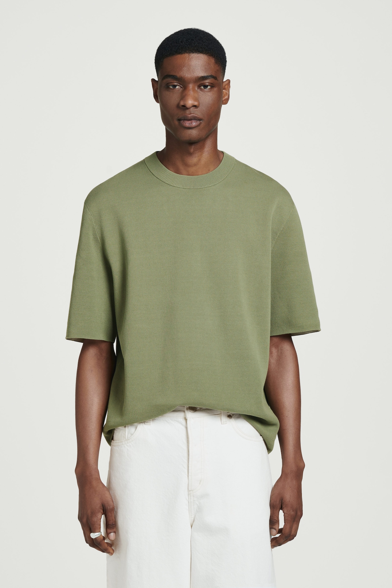 

Двусторонняя трикотажная футболка-relaxed fit COS, зеленый