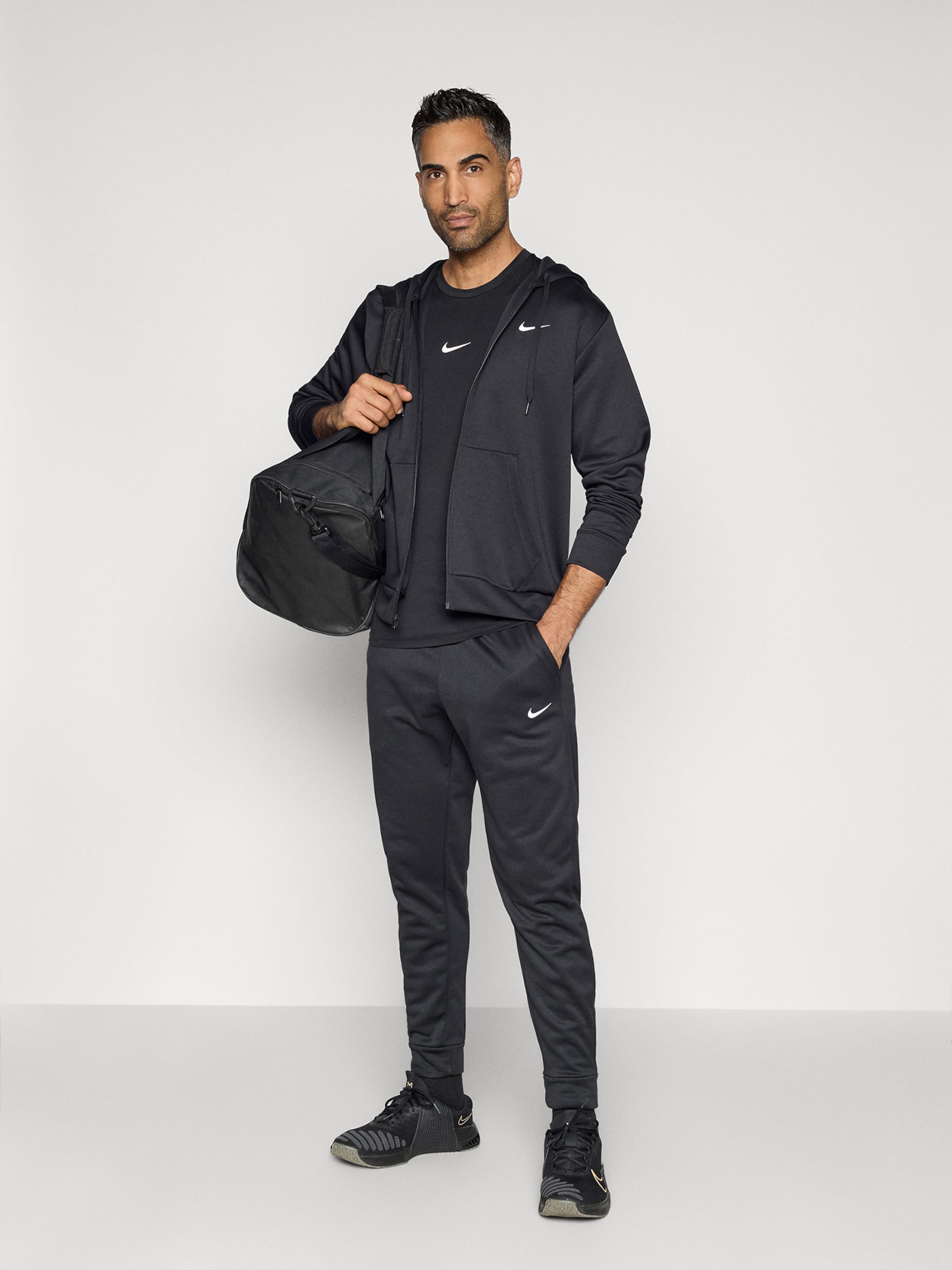 NIKE Спортивный худи на молнии 'FLEX' в черном цвете — фото 4