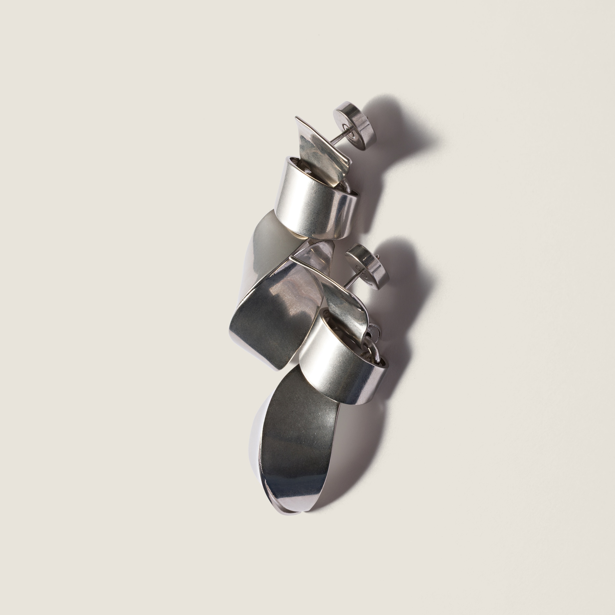 

Металлические серьги MIU MIU, состаренное серебро