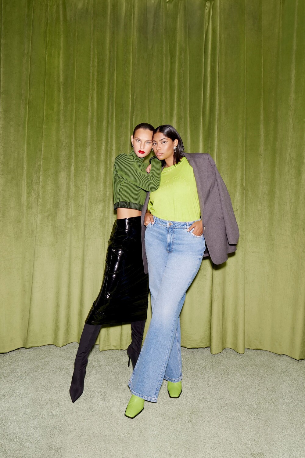 

Плюс джинсы хунни со средней посадкой River Island, синий