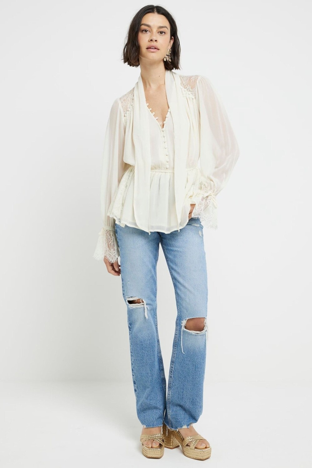 

Блузка из кружевного микса с бантом River Island, бежевый
