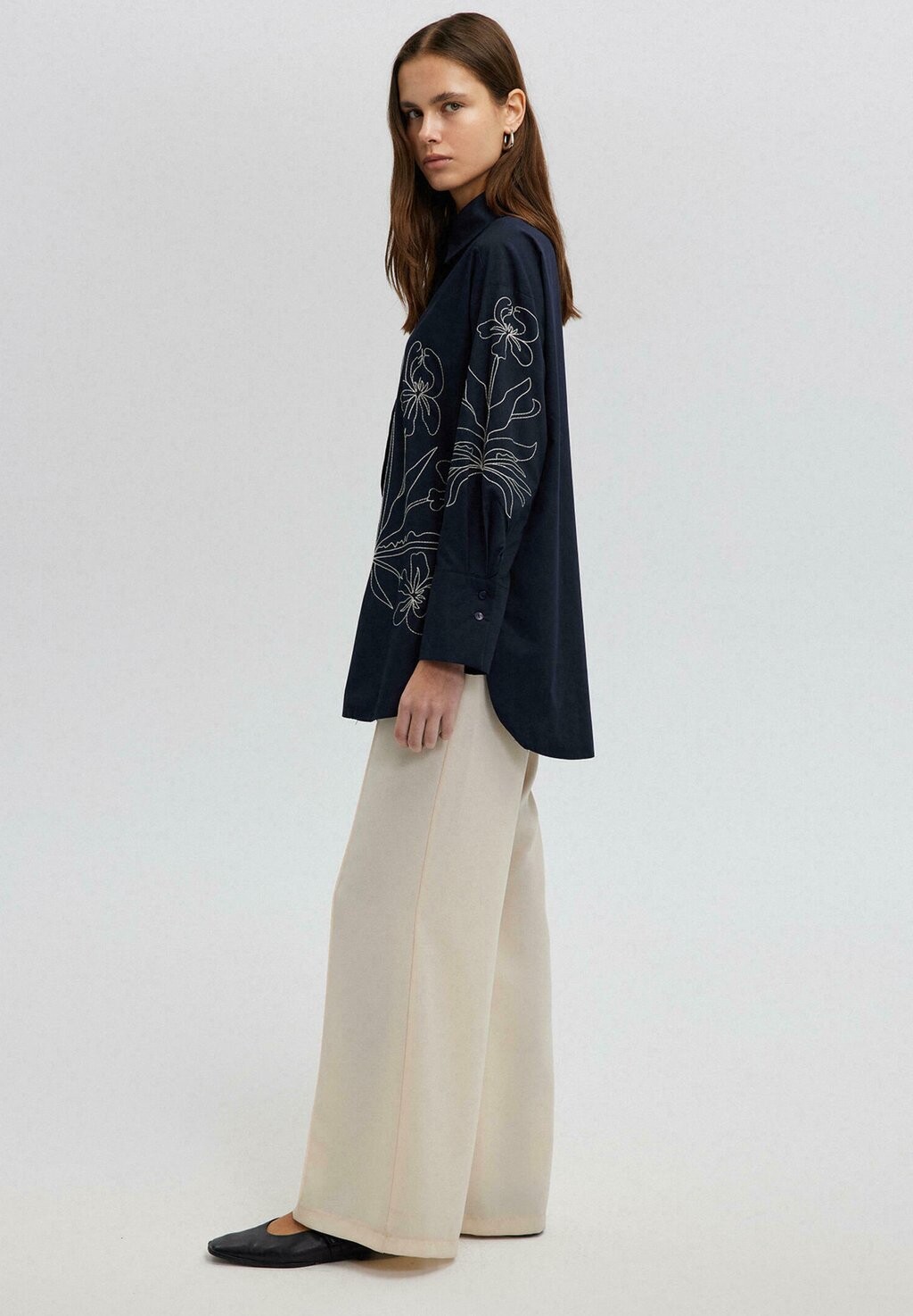 

Рубашка Embroidered Touché Privé, темно-синяя