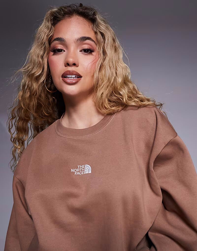 

Толстовка North Face Essential Oversize Crew коричневого цвета