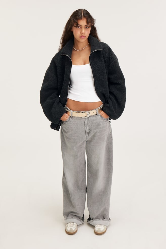 

Свободная флисовая куртка на молнии Monki, черный