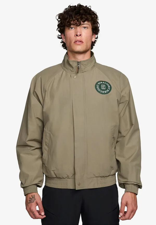 Спортивная куртка в стиле "корт" Nike Performance, Neutral Olive/Fir