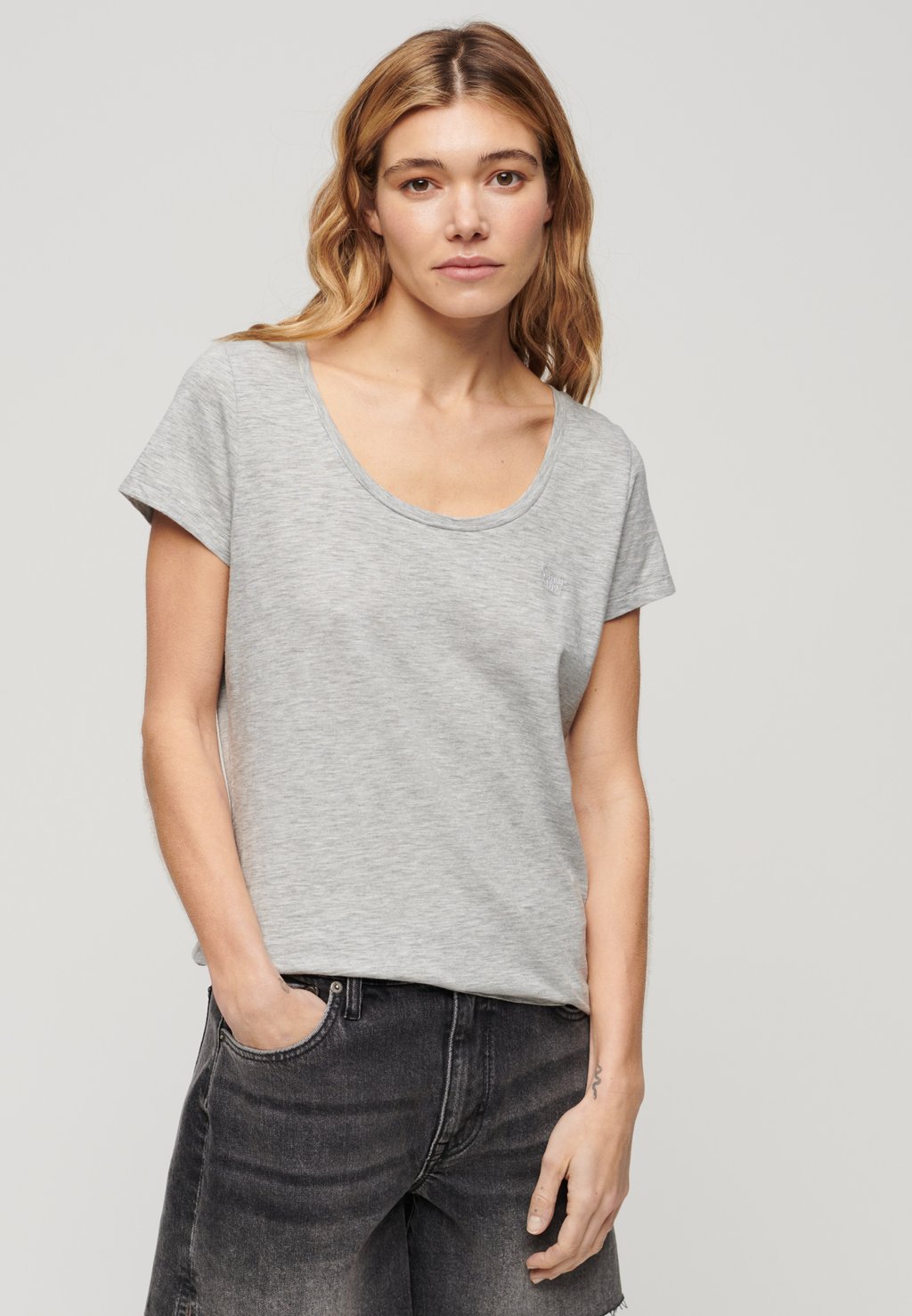 

Футболка базовая SCOOP NECK Superdry, цвет pepper grey marl