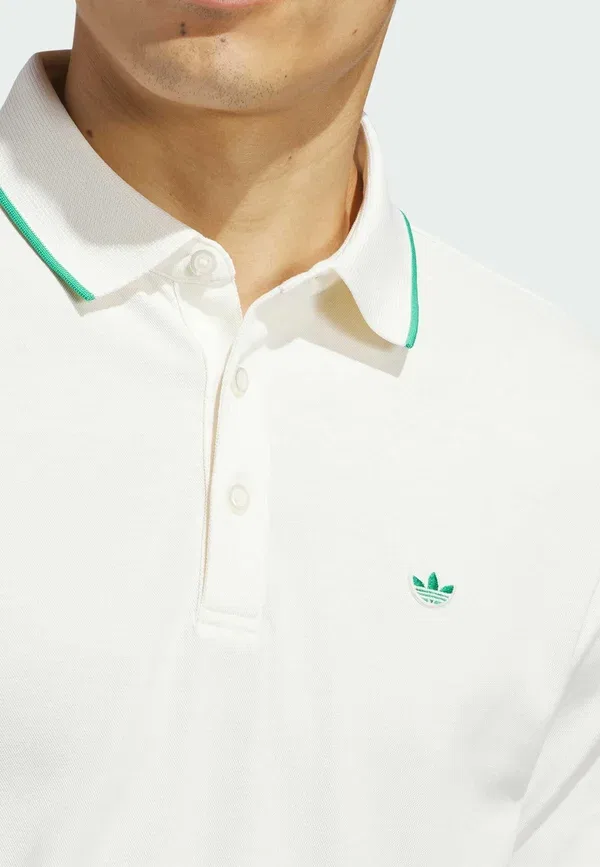 Поло Adidas Golf Originals, цвет мелово-белый с зелёным кортом — фото 3