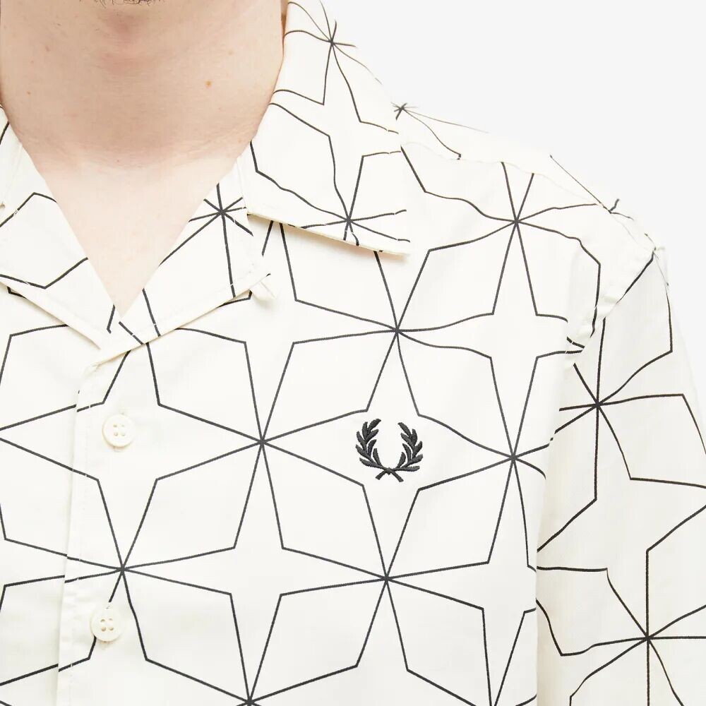 

Fred Perry Рубашка с короткими рукавами и принтом, белый