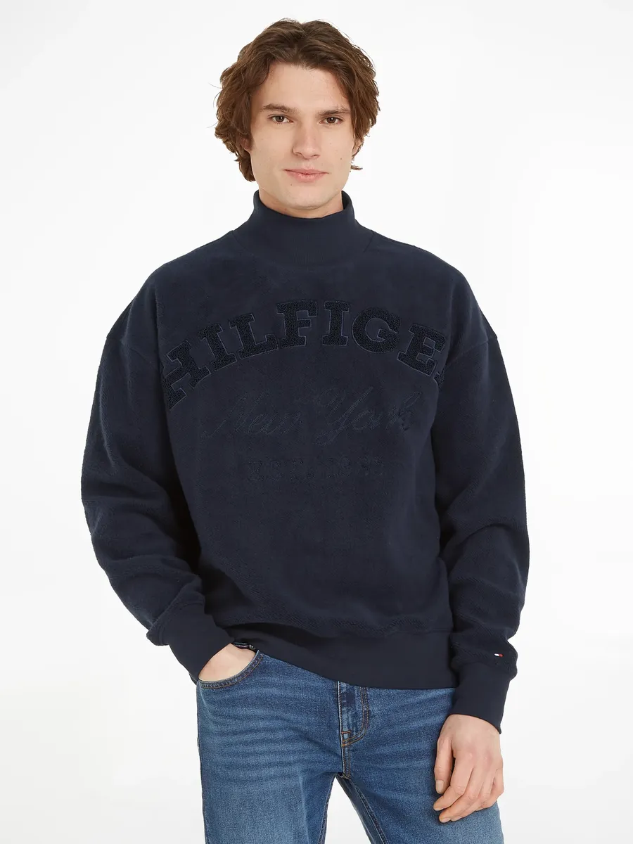 

Толстовка Tommy Hilfiger "MONOTYPE HIGH ARCH MOCK NECK", цвет Desert Sky