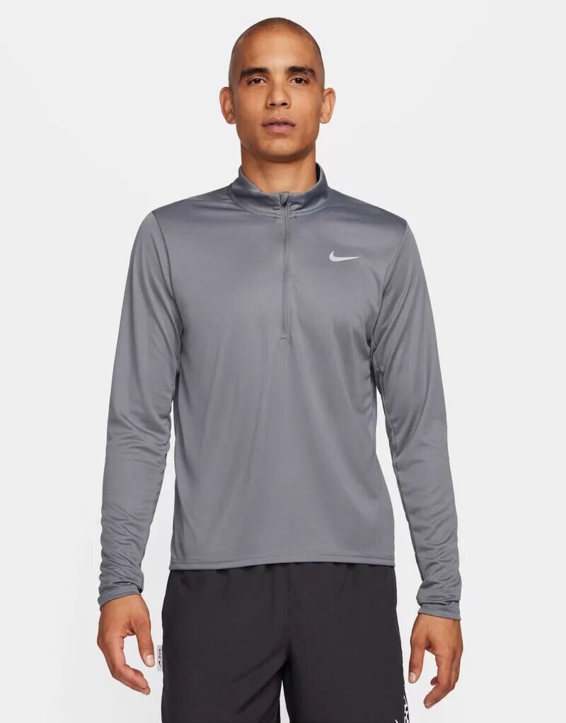 

Серая беговая футболка с полумолнией Nike Dri-FIT Pacer
