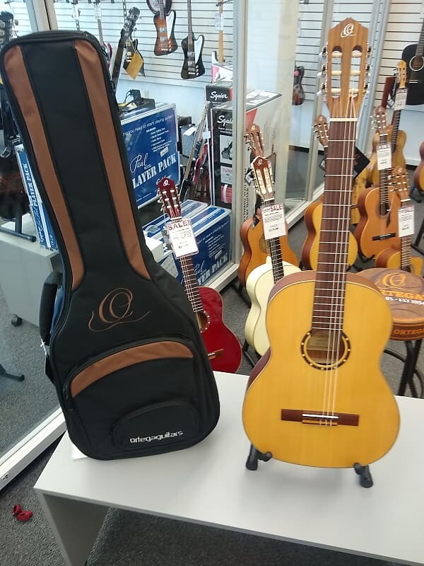 

Акустическая гитара Ortega 121 Classical Guitar