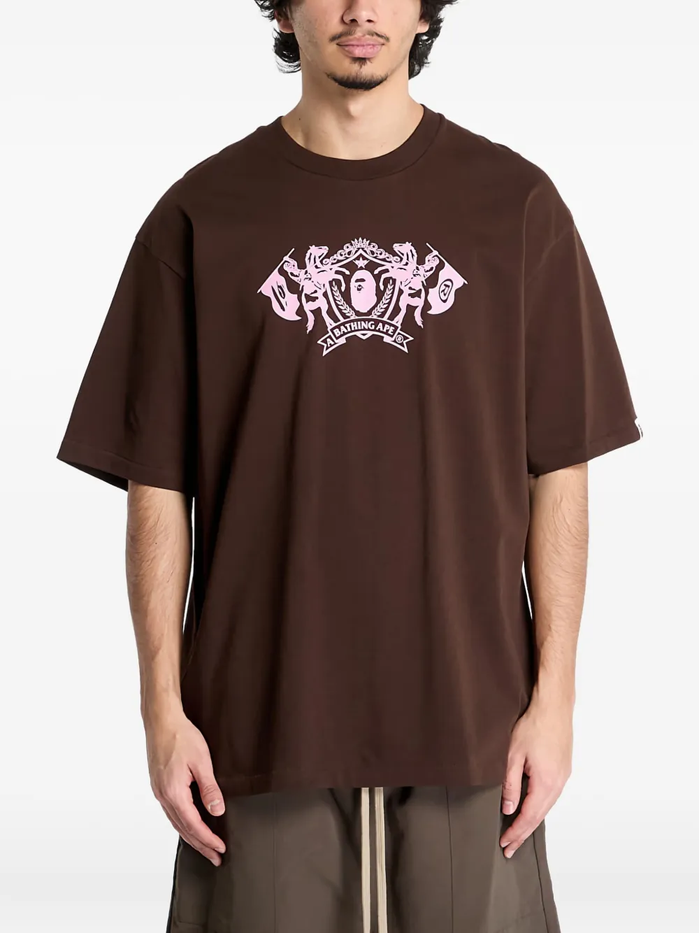 

Футболка с принтом логотипа Crest A BATHING APE, коричневый