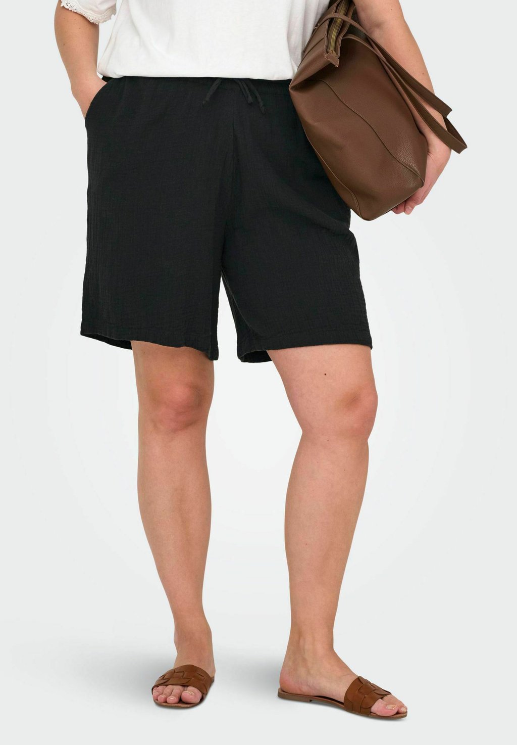 

Шорты CARTHYRA HOHE TAILLE NORMAL GESCHNITTEN ONLY Carmakoma, черный