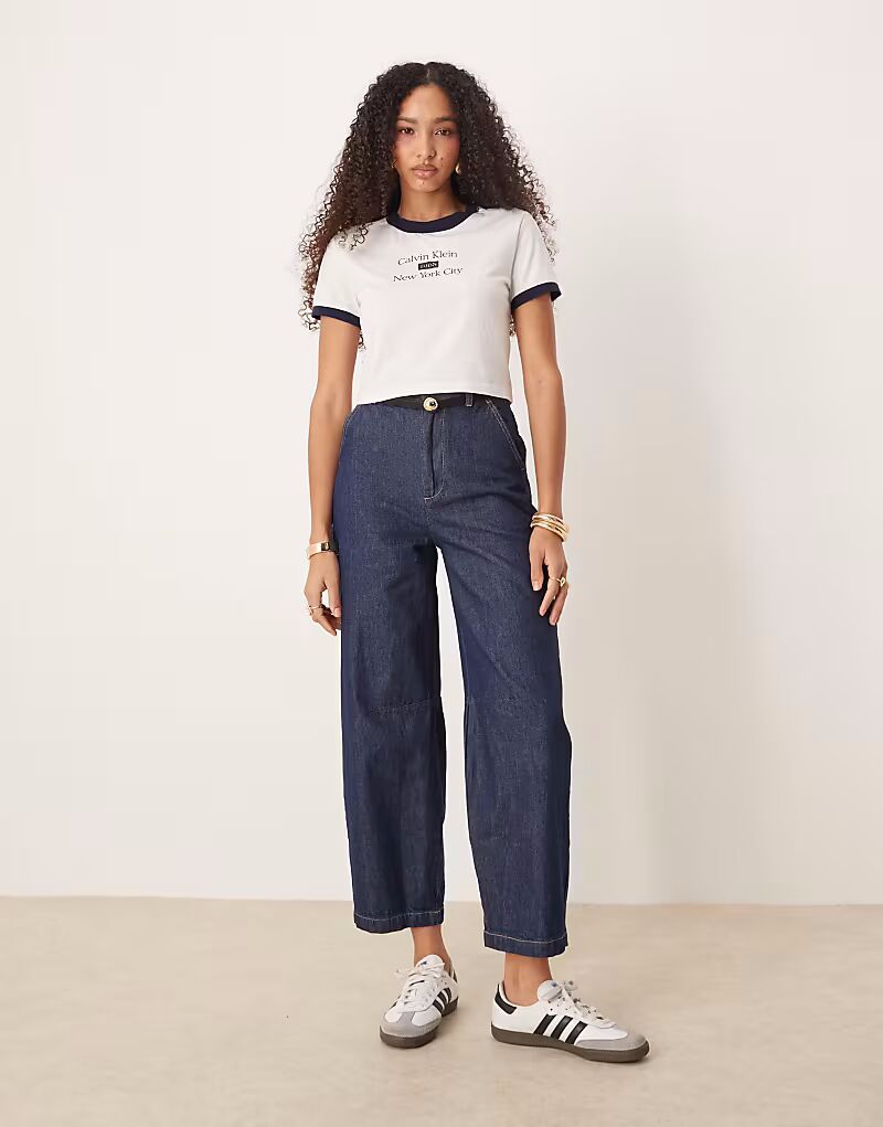 

Джинсовые брюки ASOS DESIGN с аркой цвета индиго