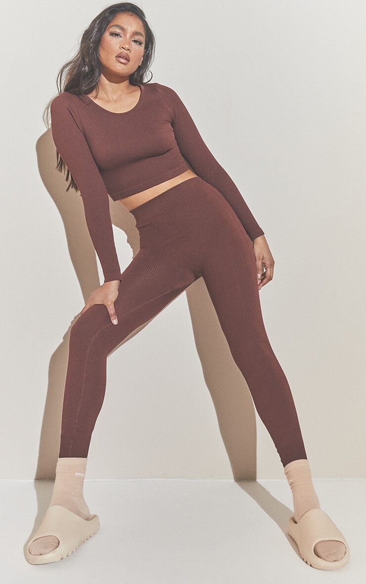 

PrettyLittleThing Леггинсы в рубчик со структурой шоколадного цвета