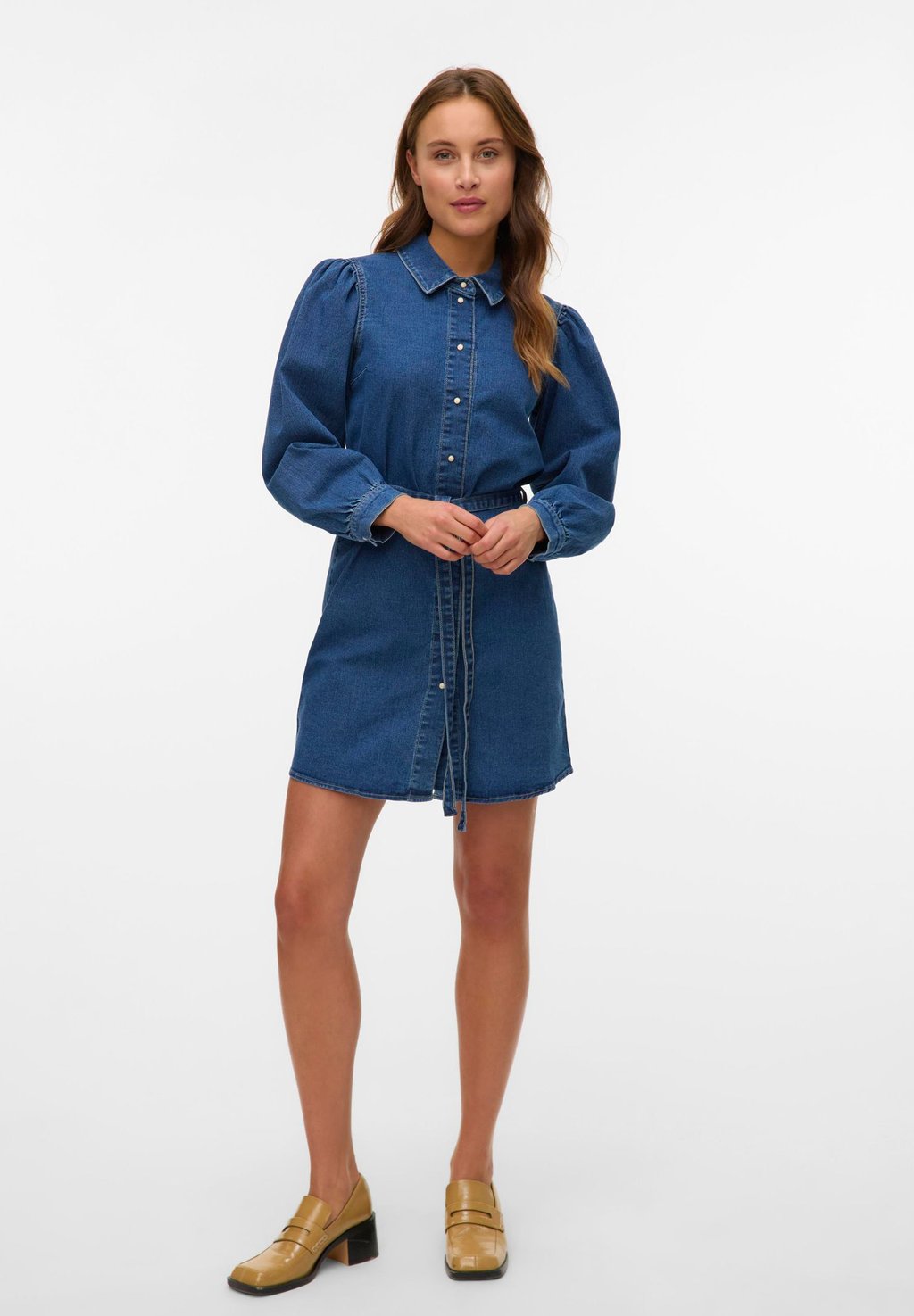 

Джинсовое платье VMKAMILLE BELT Vero Moda, цвет Medium Blue Denim