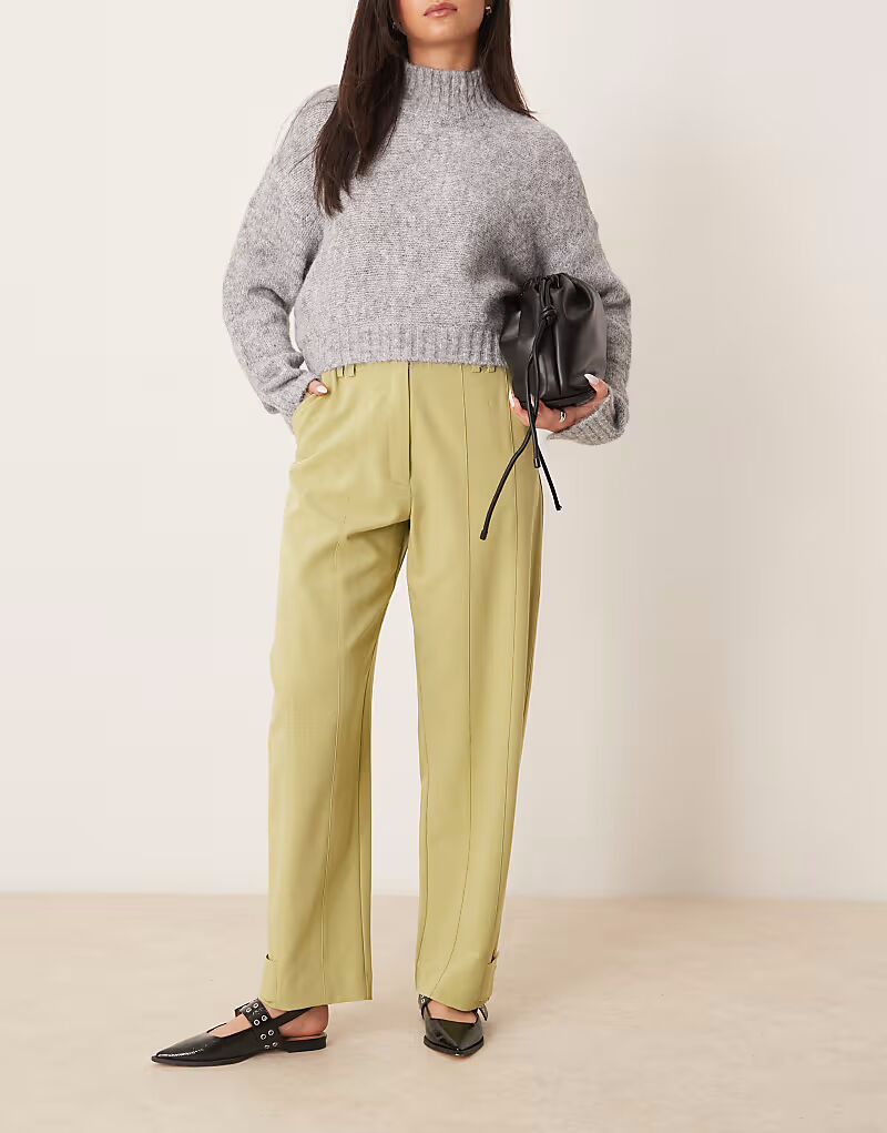 

Брюки ASOS DESIGN с хлястиком по низу и карманом-клапаном цвета светло-хаки