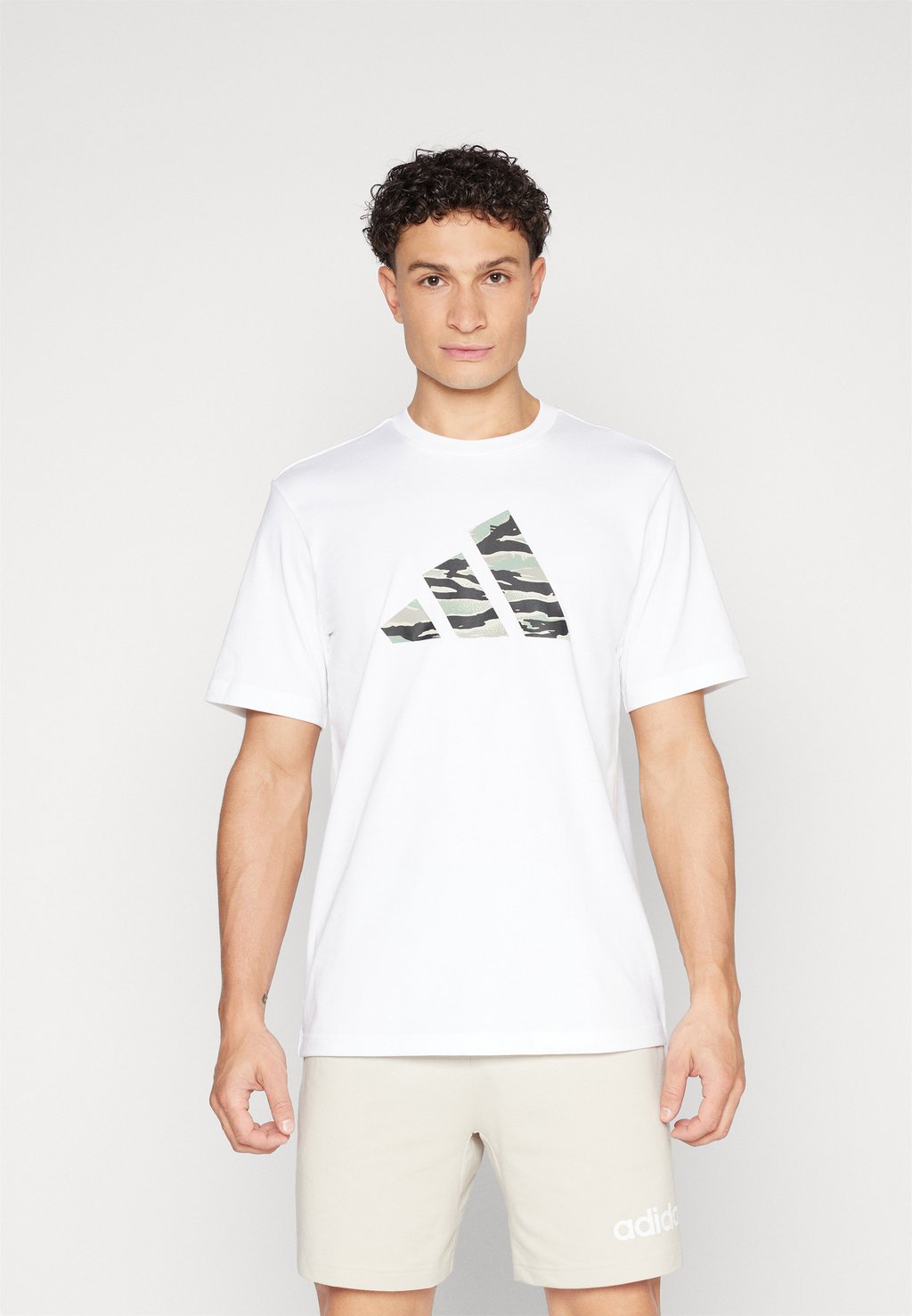 

Футболка с принтом CODES GRAPHIC adidas Sportswear, белый