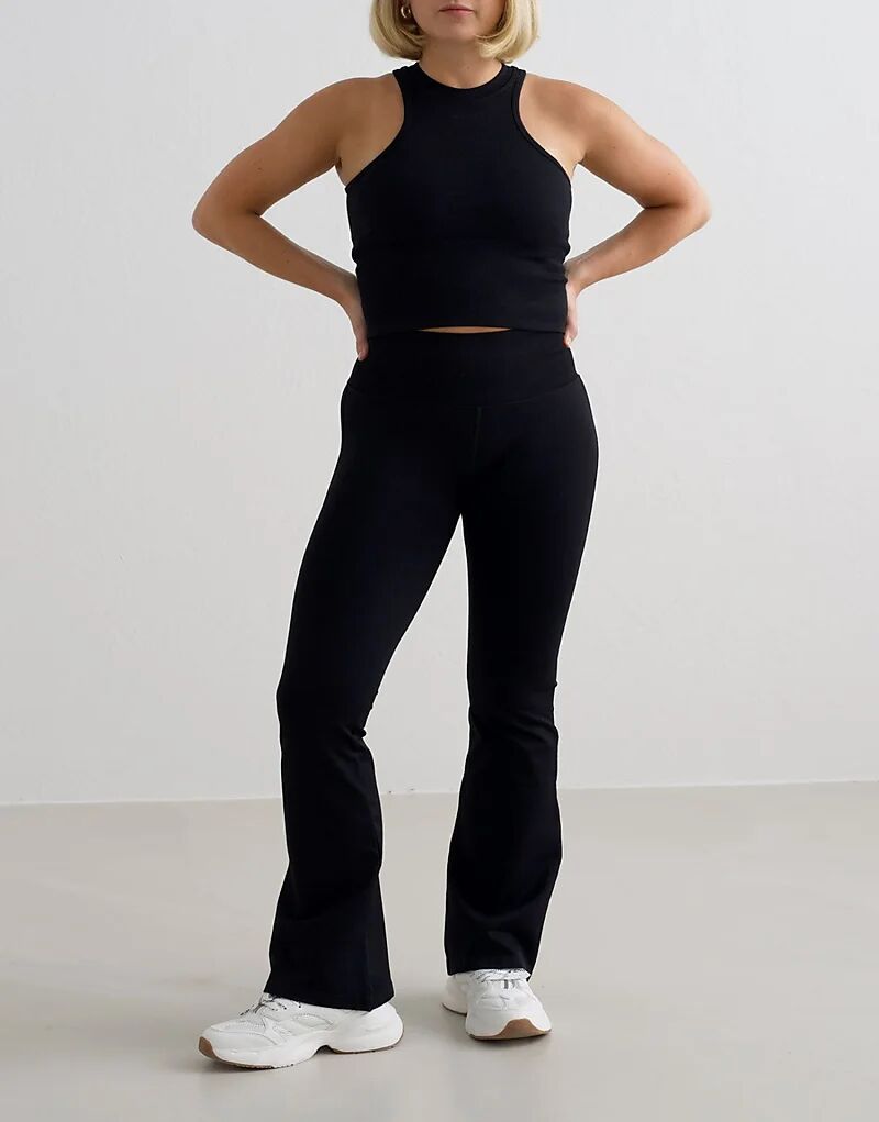 

Aim'n Petite – Shape Seamless Flare Tights – Бесшовные, корректирующие фигуру, расклешенные леггинсы черного цвета