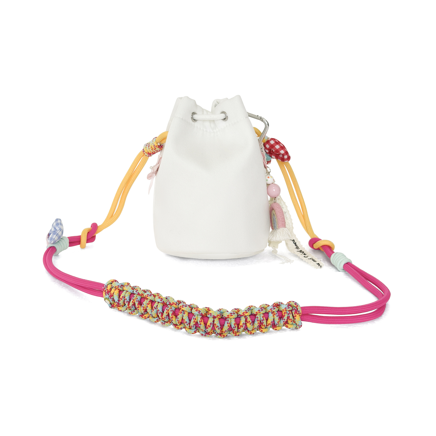 Сумка-косметичка Dior 811 DIY Bucket Bag с разноцветными нашивками и брелоками, мультиколор — фото 4