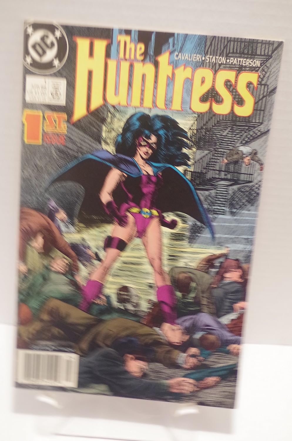 

The Huntress No. 1 First Issue Apr (Code of Silence) (DC)