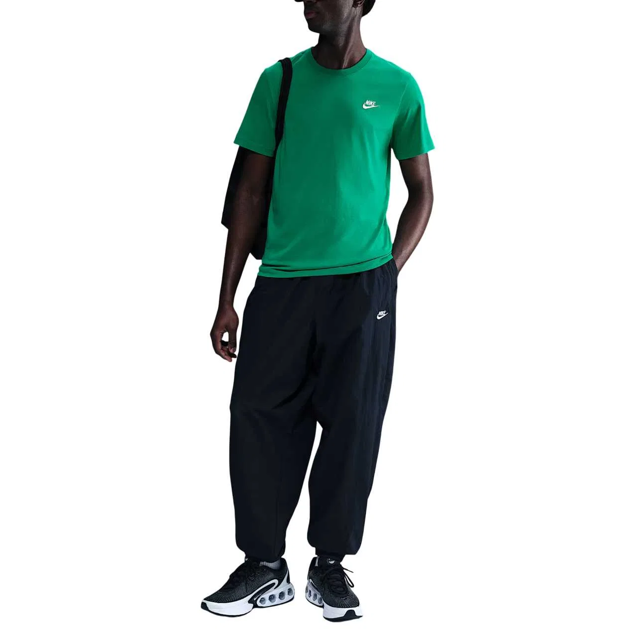 Футболка Nike Sportswear Club зеленая — фото 2