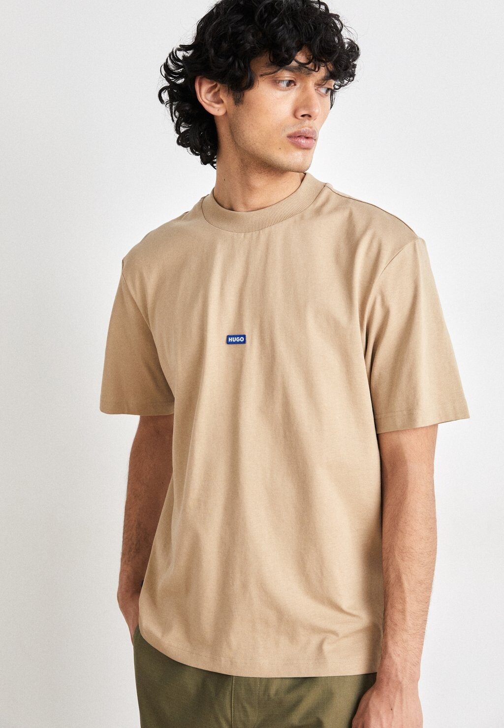 

Футболка базовая NIEROS HUGO, цвет medium beige