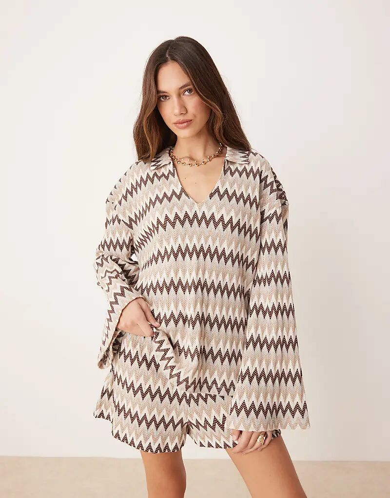 

Свободный топ-регби ASOS DESIGN с воротником-стойкой коричневого цвета с шевронными полосками