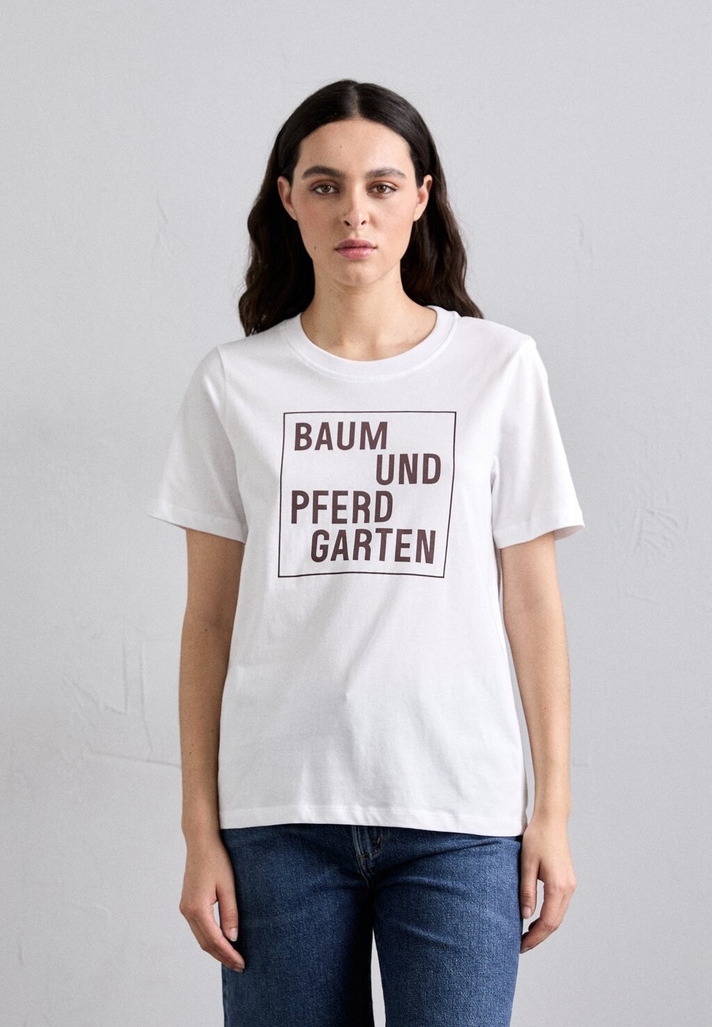

Футболка с принтом JAWO Baum und Pferdgarten, белый