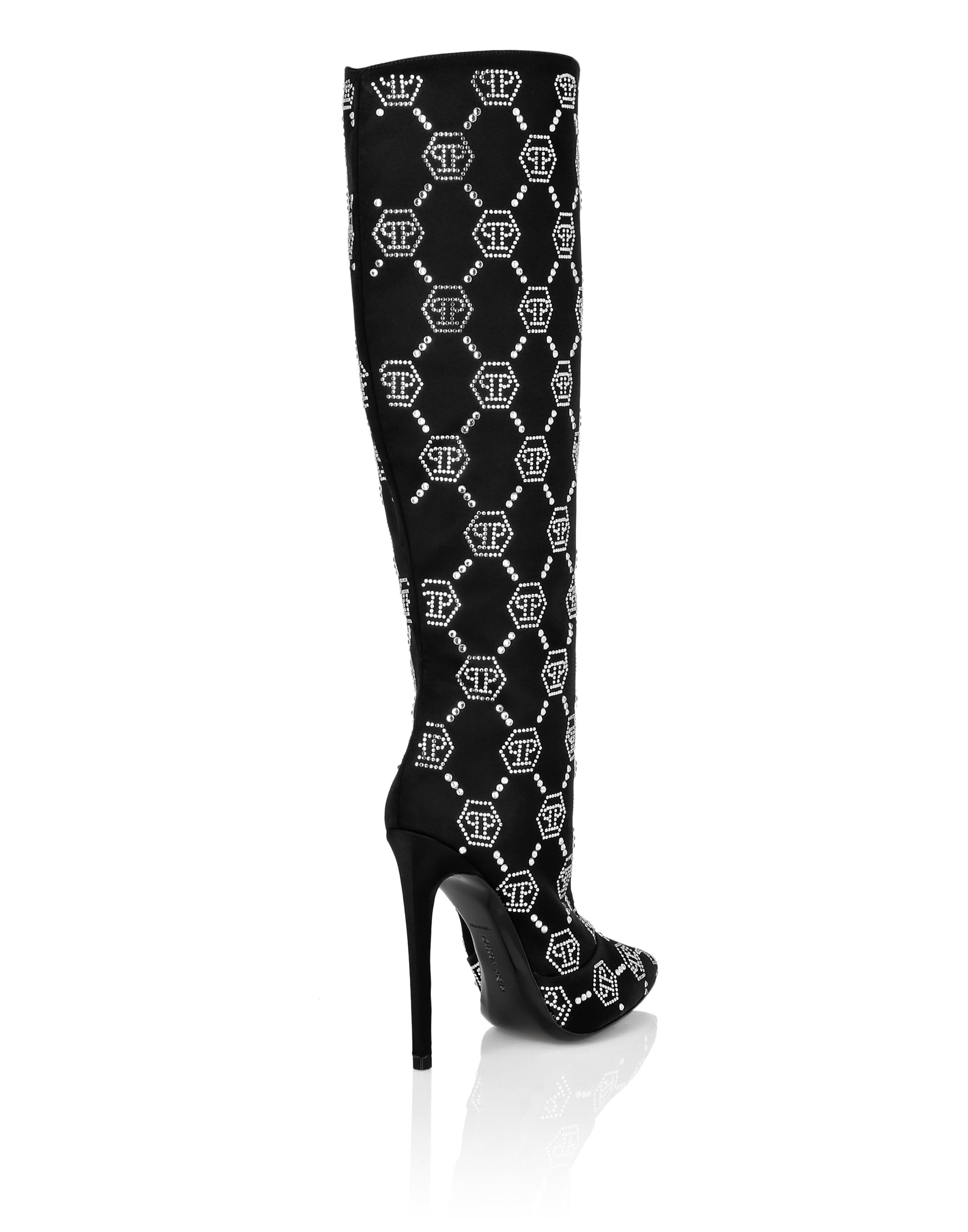 Сатиновые ботфорты на высоком каблуке с отделкой стразами Monogram PHILIPP PLEIN, черный — фото 3