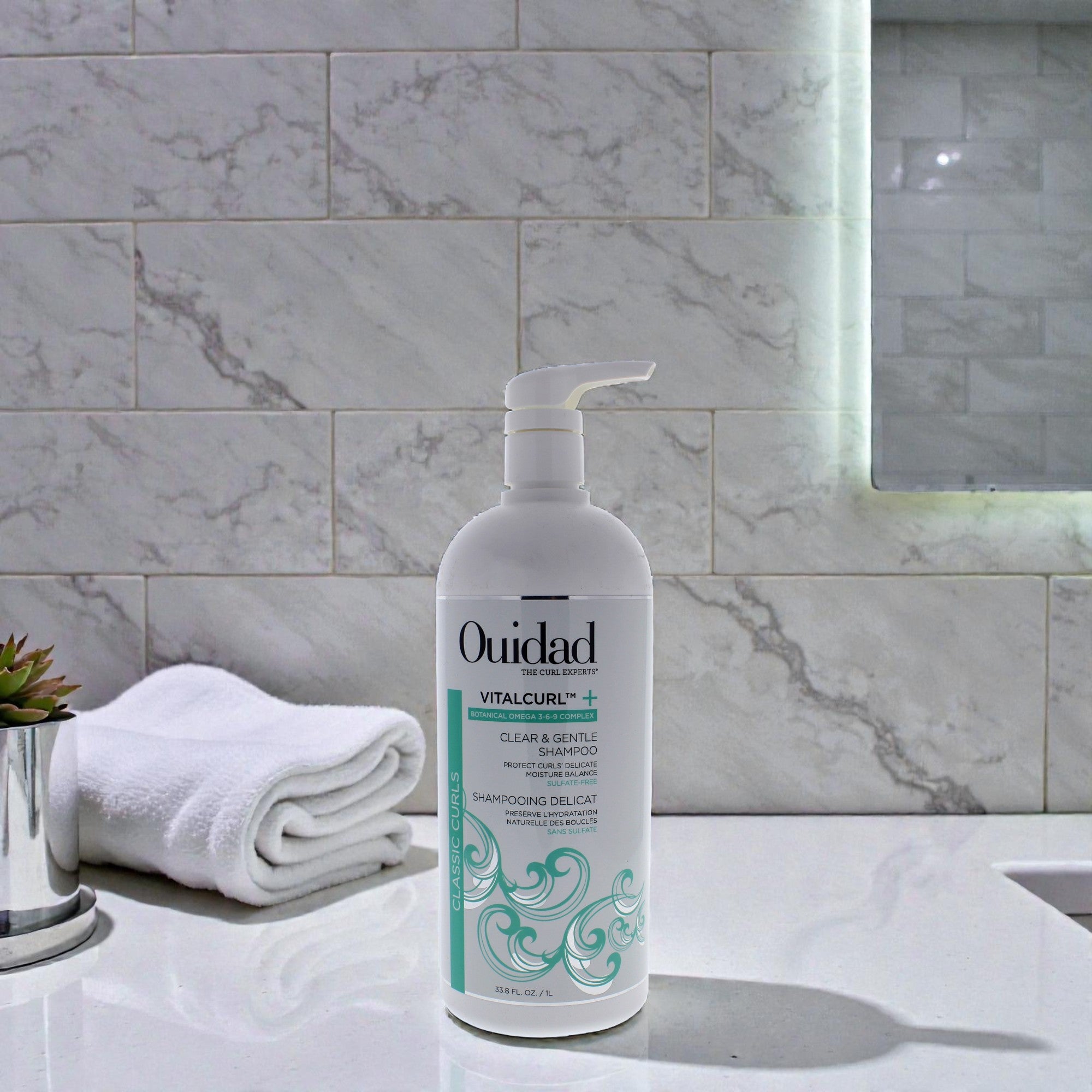 Шампунь VitalCurl Plus Clear and Gentle от Ouidad для мужчин и женщин - 950 мл, прозрачный — фото 2