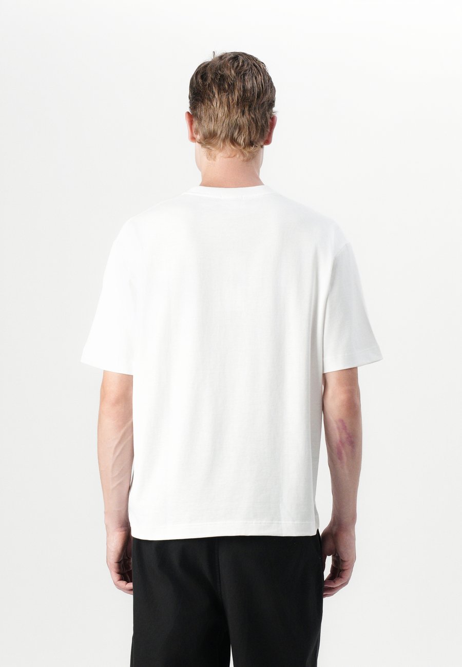 Футболка Lacoste Basic T-shirt, White — фото 3