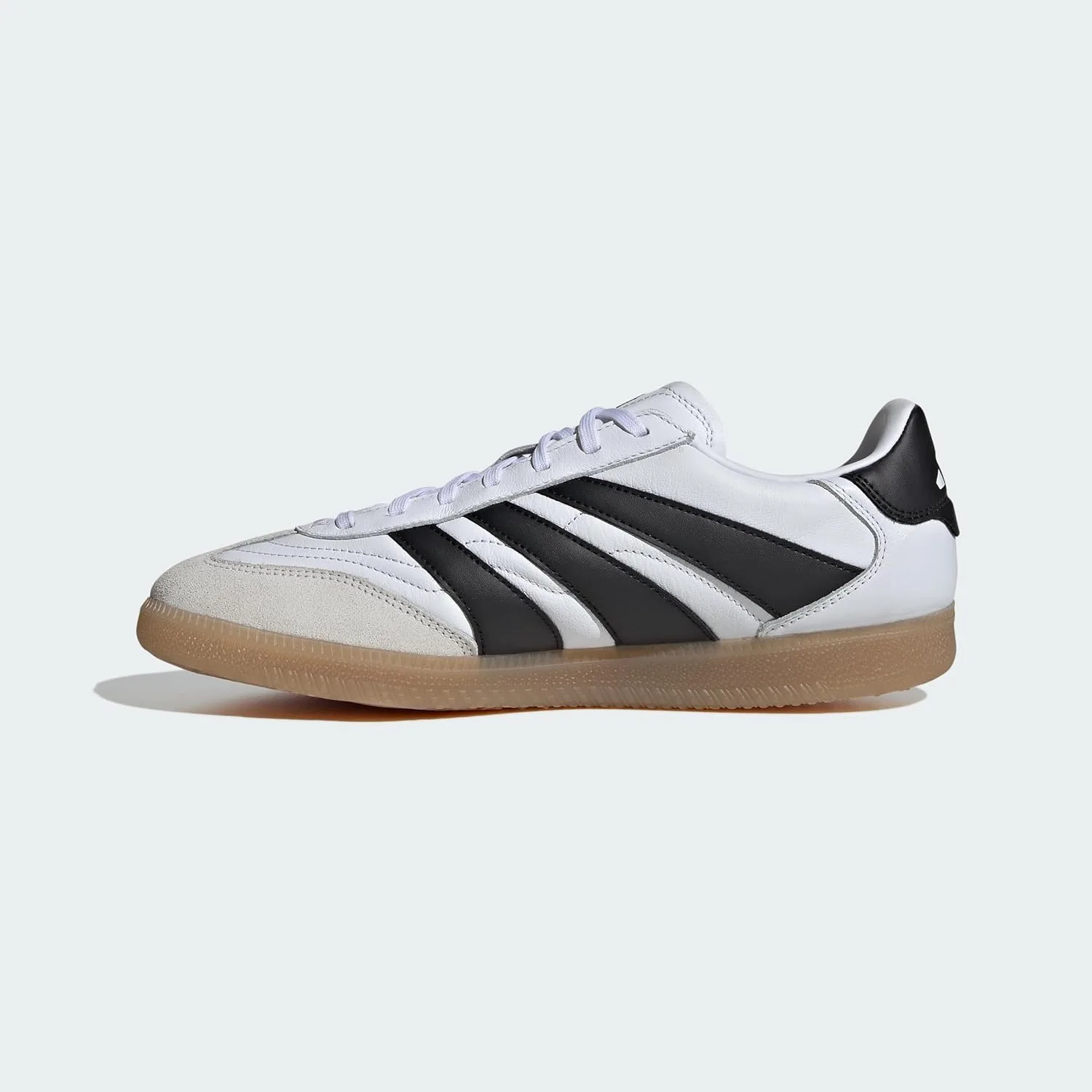 Кроссовки Adidas Predator Freestyle унисекс доступны в цветах Cloud White, Black и Gold металлик, белый/черный — фото 2