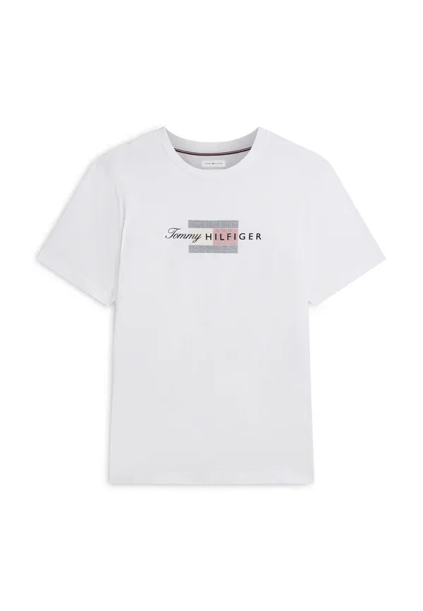 Футболка Tommy Hilfiger Script Flag Regular Tee Brand Love Print, белый — фото 4