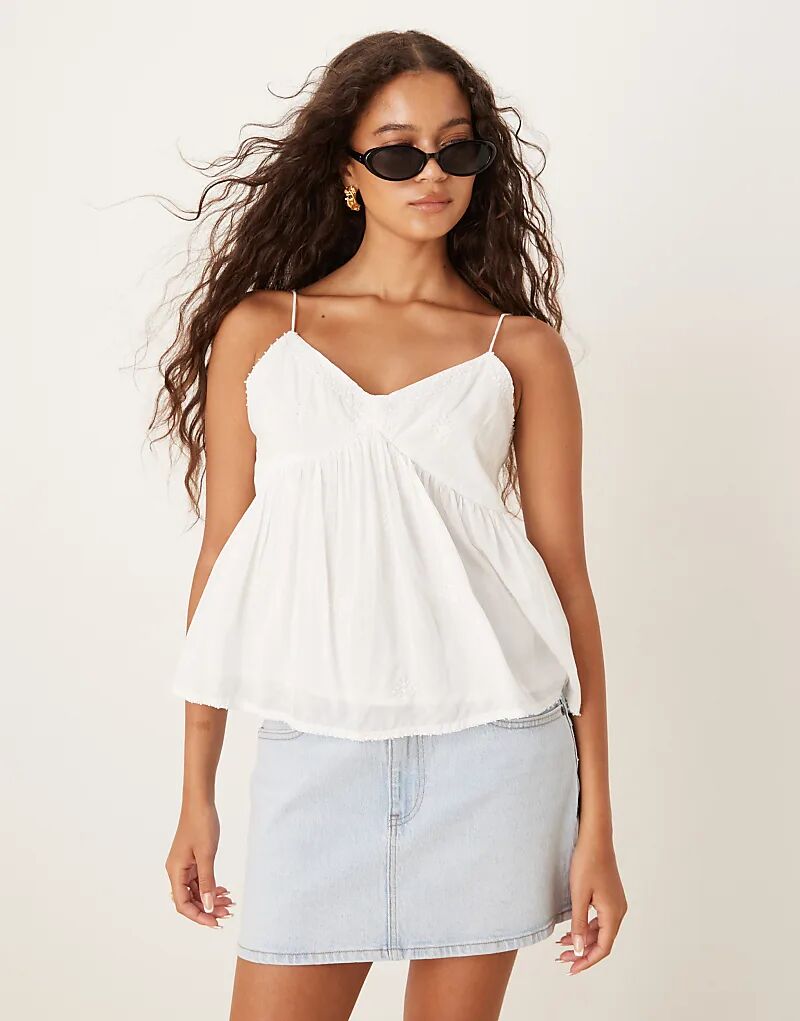 

Топ JDY Broderie Peplum Cami Top в белом цвете