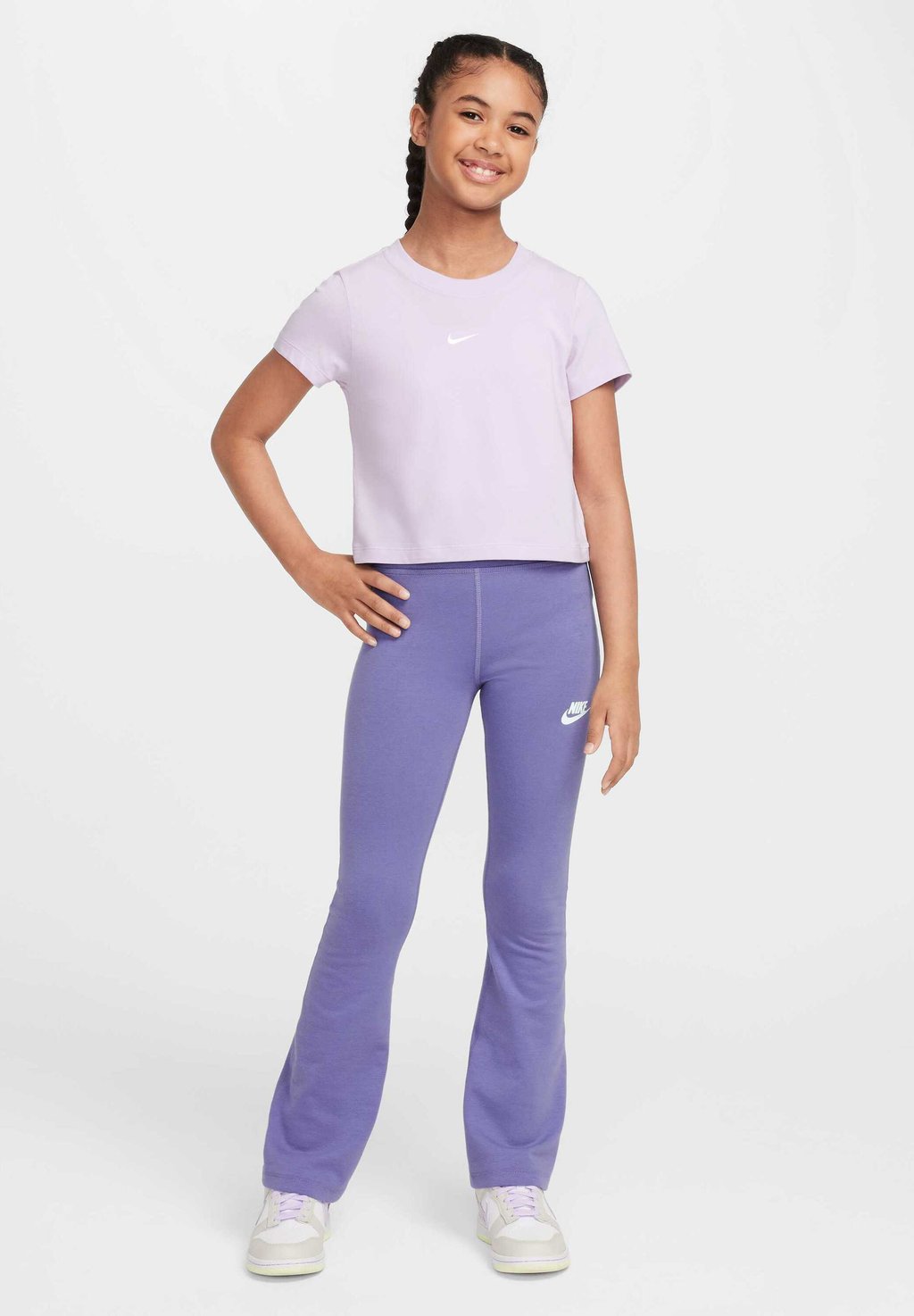 

Базовая футболка CROP Nike Sportswear, сиреневый