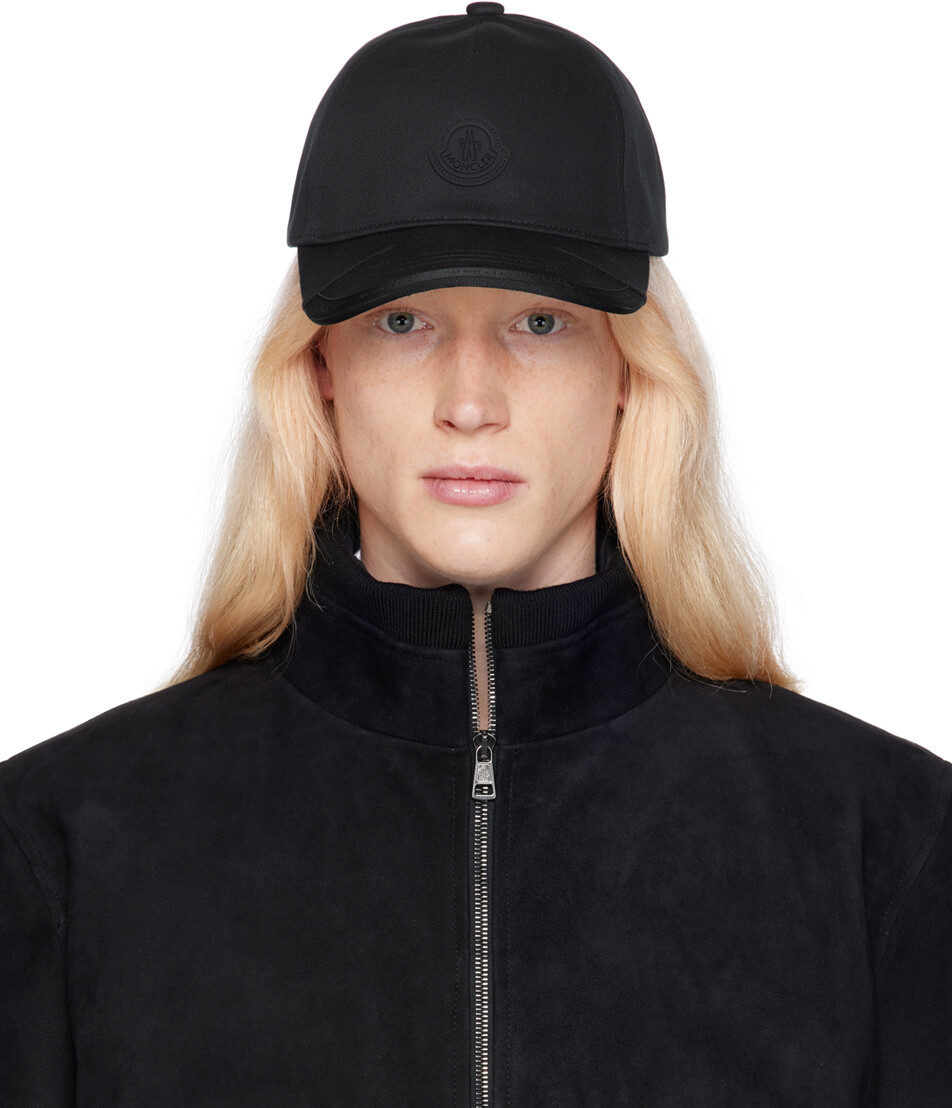 

Черная бейсболка Moncler