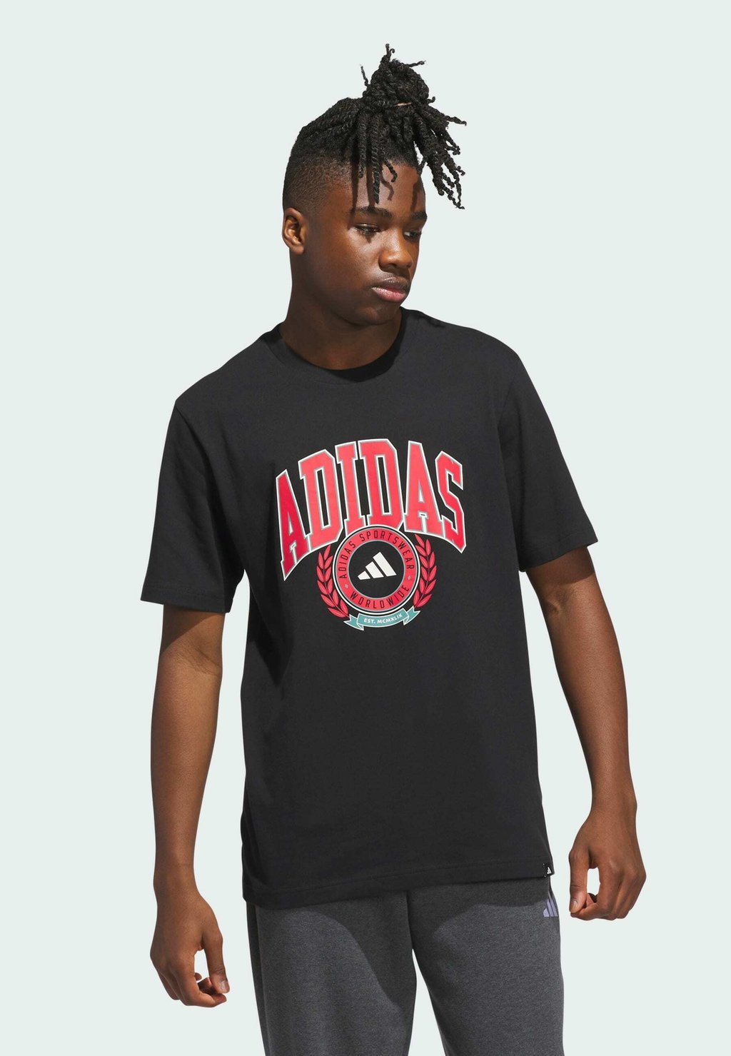 

Футболка с принтом M VSTY CREST T Adidas Sportswear, черный