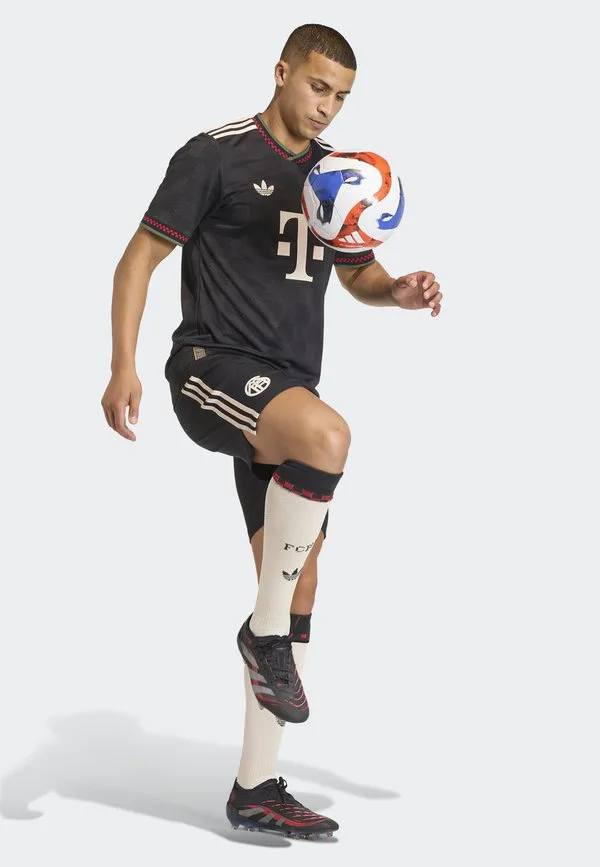 Футбольная футболка «бавария» 2025/2026, третья аутентичная футболка. Adidas Performance, Black/Halo Ivory — фото 2