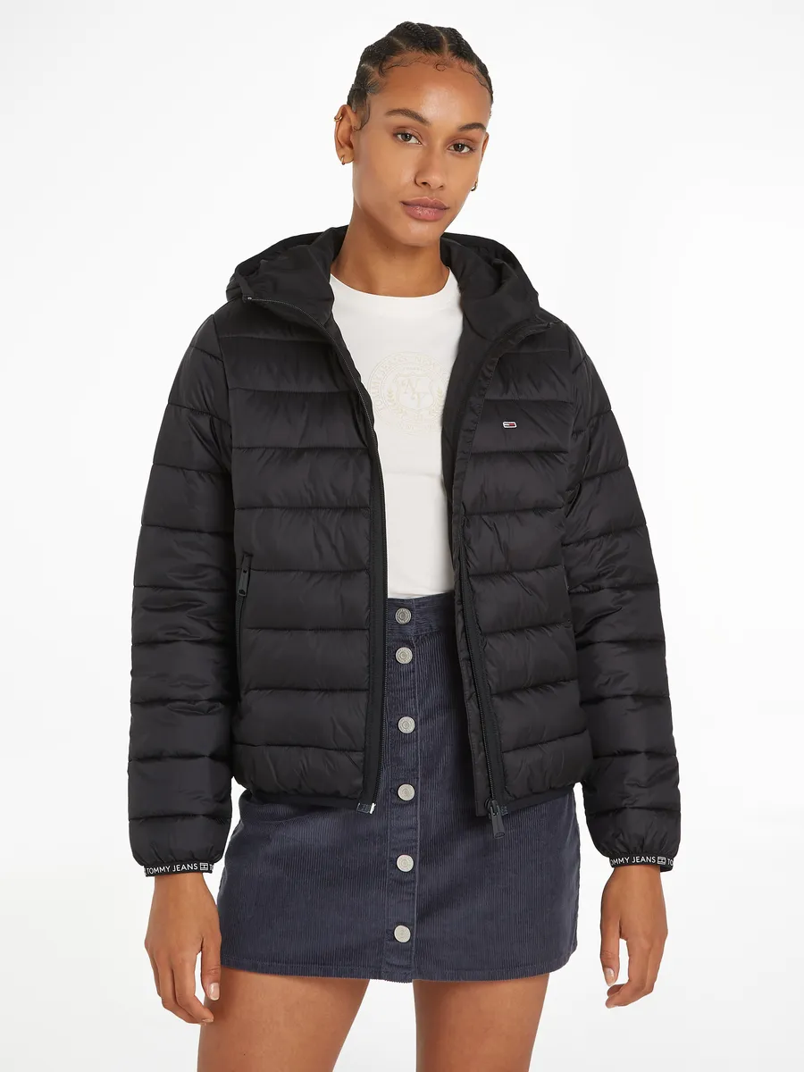 

Стеганая куртка Tommy Jeans Curve "TJW QUILTED TAPE HOOD JACKET EXT", с капюшоном, большие размеры, черный