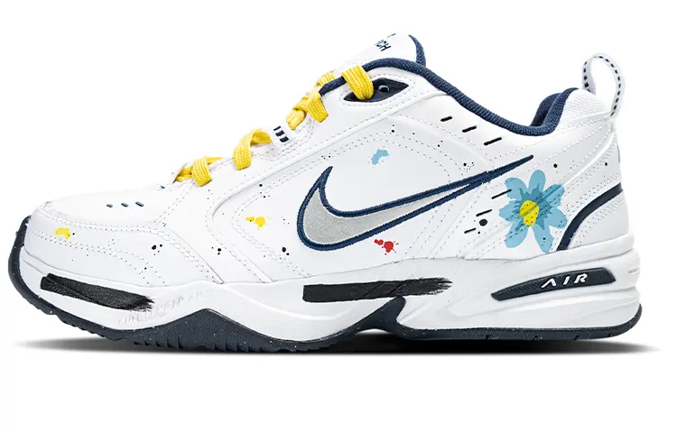 

Женские массивные кроссовки Nike Air Monarch 4