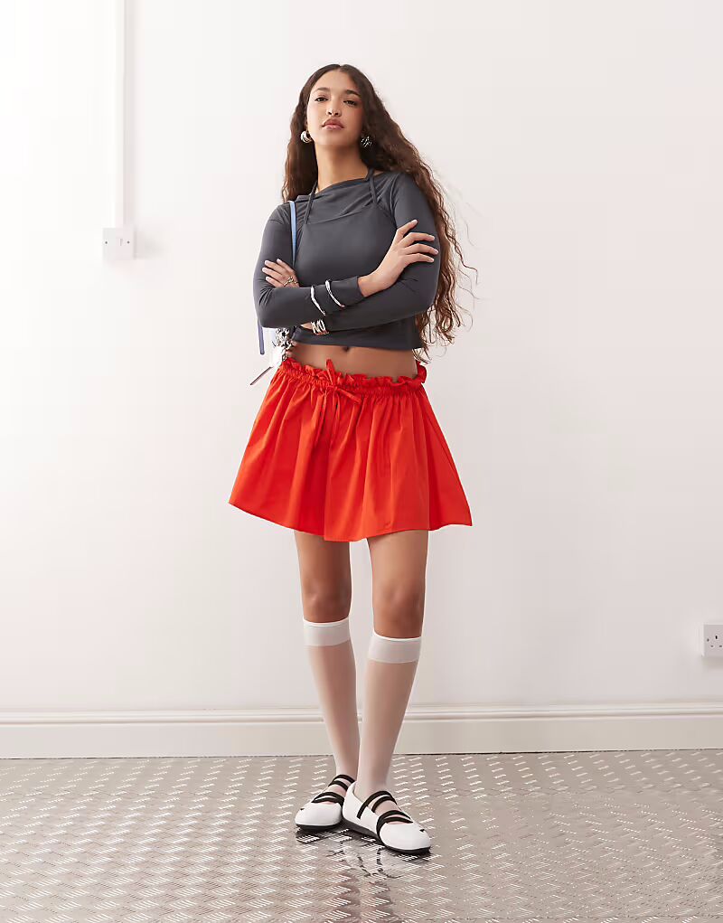 

Мини-юбка ASOS DESIGN из поплина с низкой посадкой красного цвета