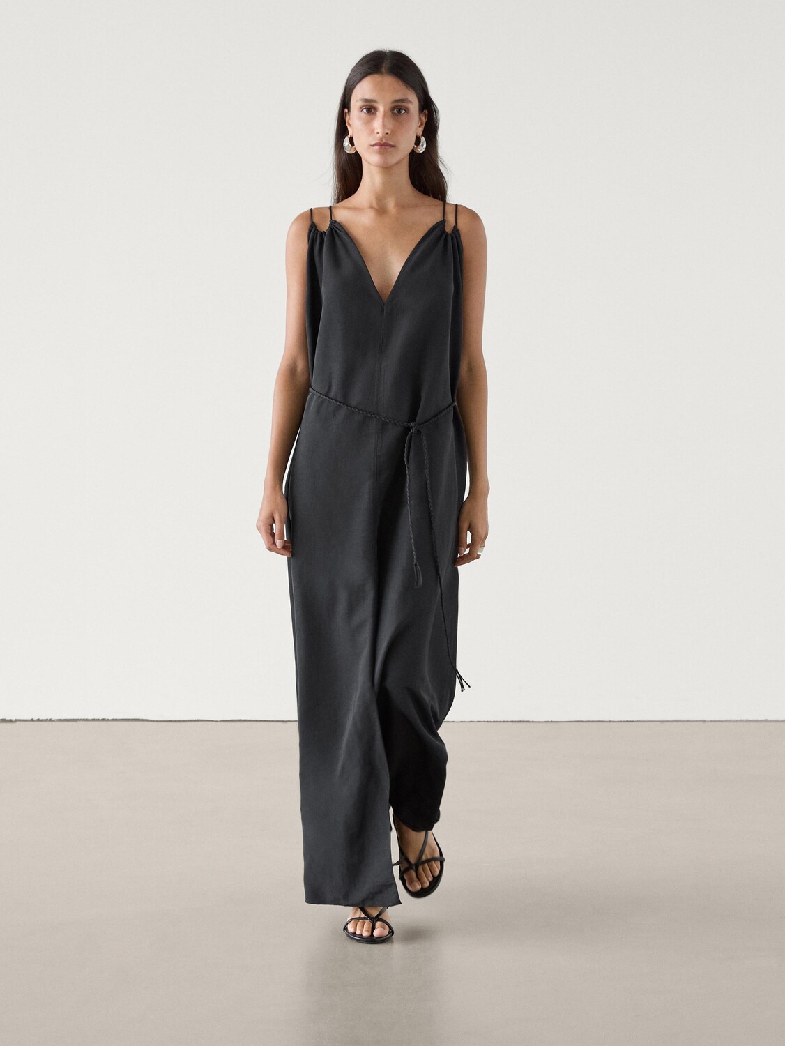 

Длинное платье из льняной смеси с двойными бретелями Massimo Dutti, черный