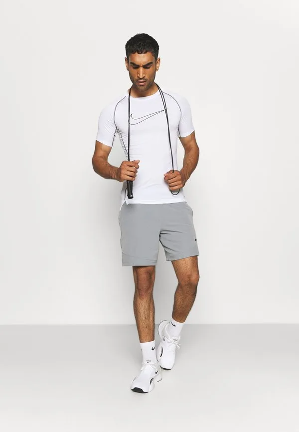 Спортивная футболка Nike Performance, White/Black — фото 2