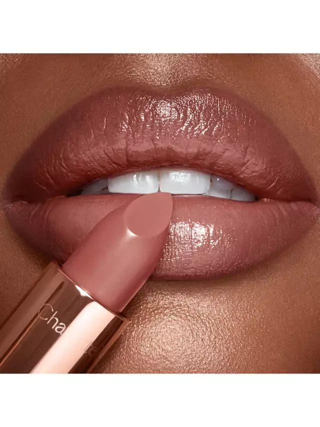 Помада Super Nudes KISSING, королева подиума Charlotte Tilbury — фото 3