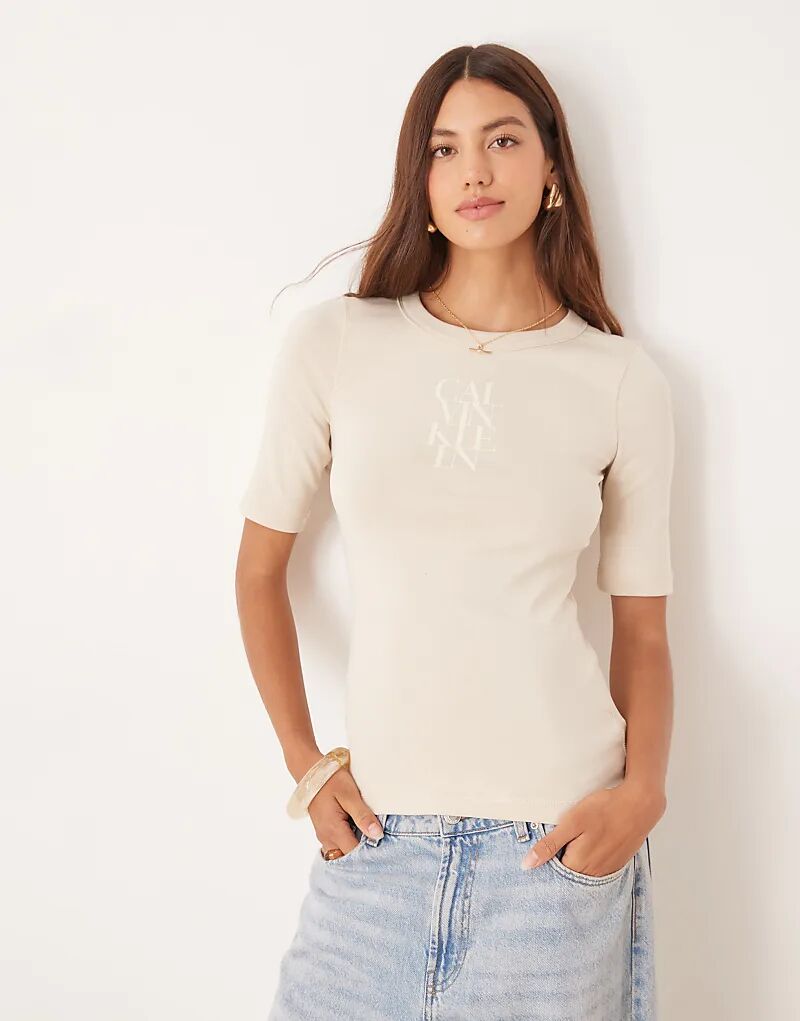 

Топ в рубчик с логотипом Calvin Klein Jeans бежевого цвета