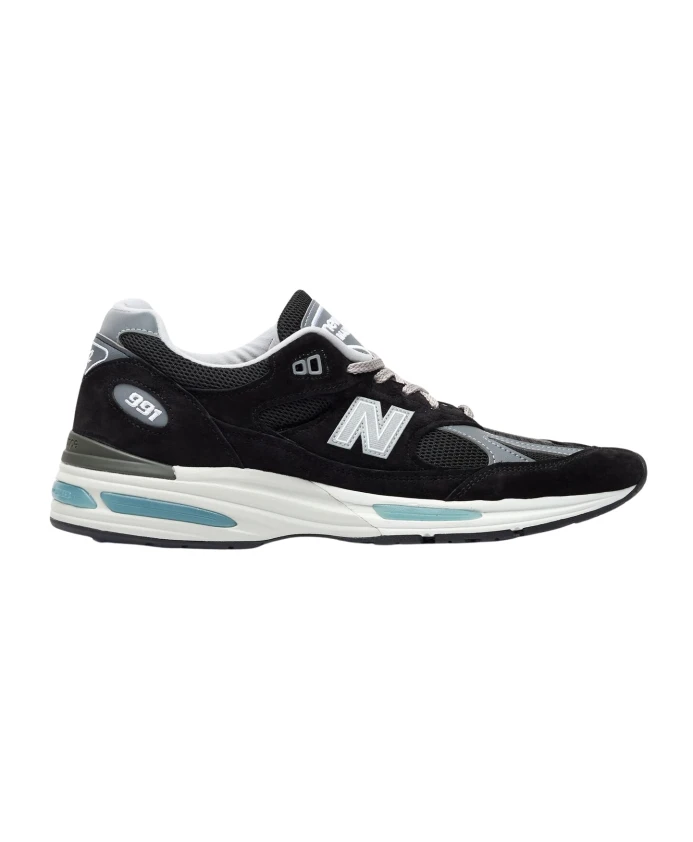 

Кроссовки со вставками и вышивкой логотипа. New Balance, черный