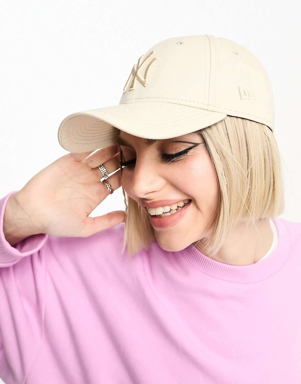 

Эксклюзивная кепка New Era 9Forty NY в кремово-белом тоне