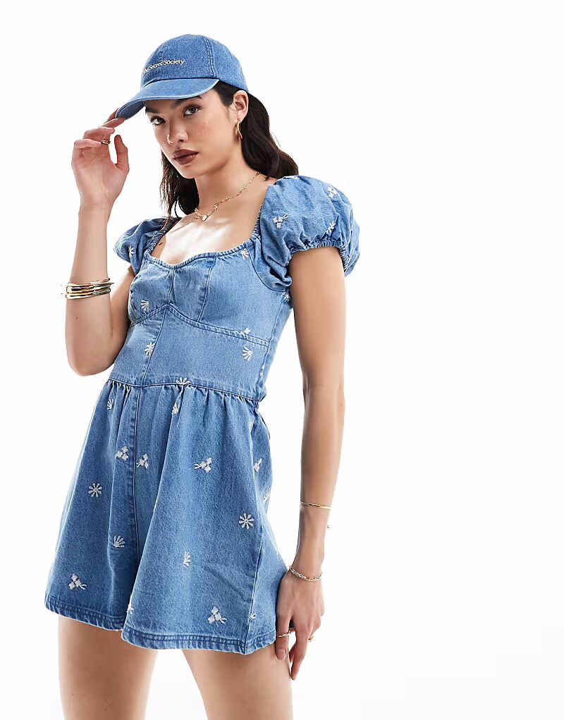 

Джинсовый комбинезон ASOS DESIGN с рукавами-фонариками и цветочной вышивкой