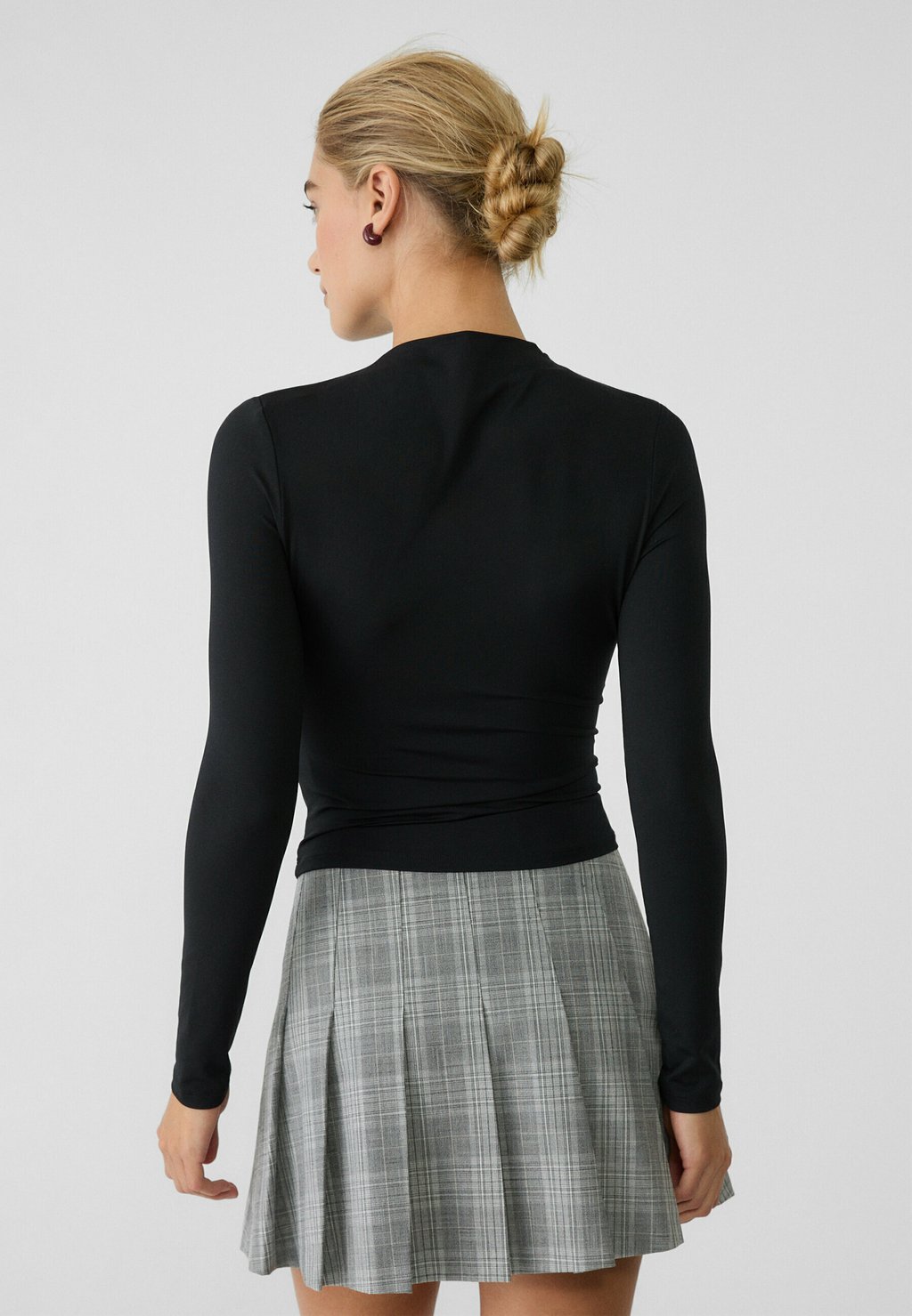 

Топ с длинными рукавами LONG SLEEVE WITH GATHERING Stradivarius, черный